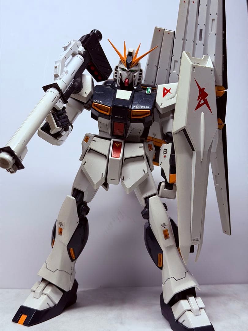 MG(マスターグレード) ガンプラ/RX-93：ニューガンダム/塗装済み完成品