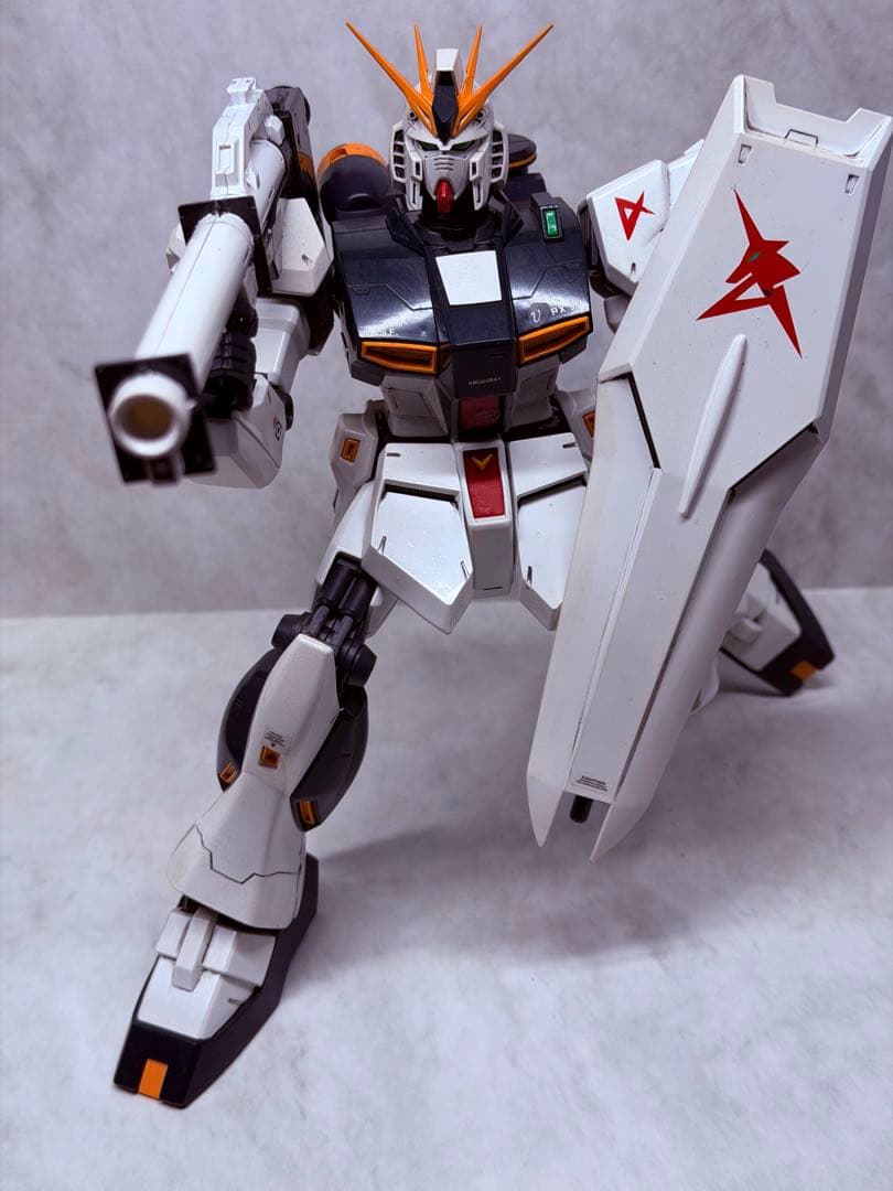 MG(マスターグレード) ガンプラ/RX-93：ニューガンダム/塗装済み完成品