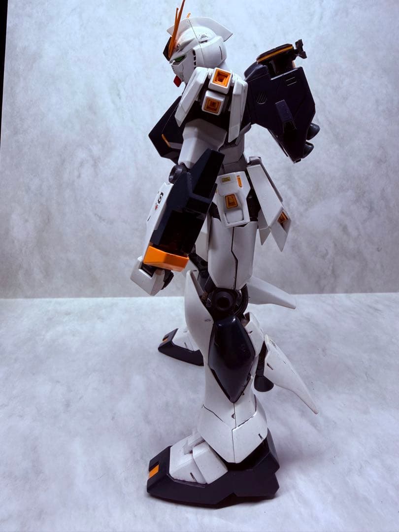 MG(マスターグレード) ガンプラ/RX-93：ニューガンダム/塗装済み完成品