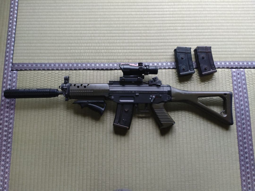 マルイＰＳＧ−１風ＳＧ−1とＳＩＧ５５２