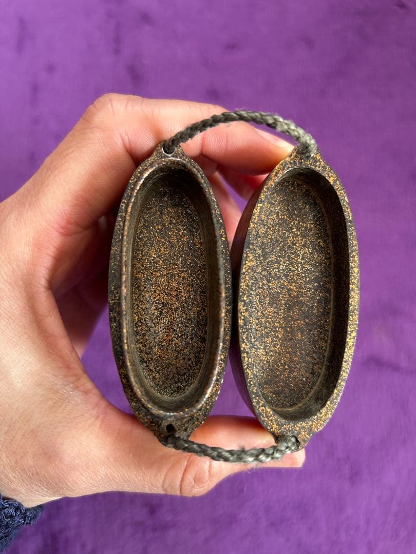 漆塗り印籠 金地の山景色 根付 家紋入り 薬入れ 小物入れ 時代物