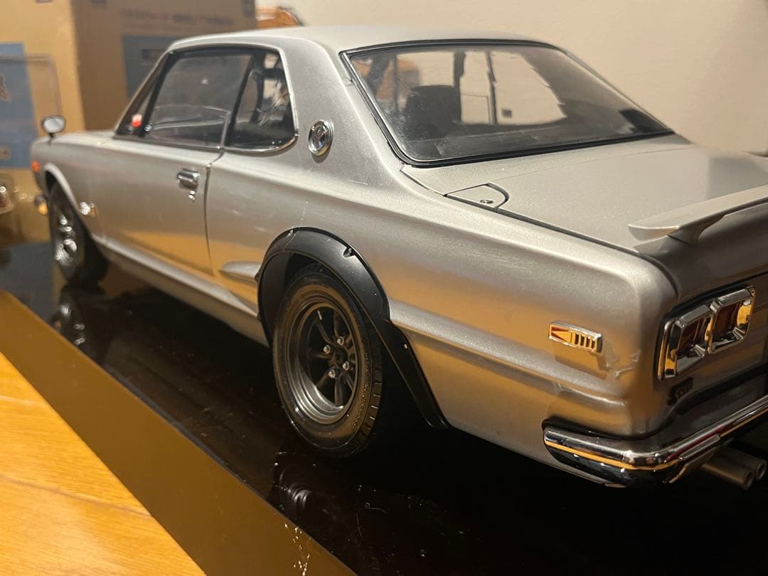 日産　スカイライン　２０００　ＧＴ－Ｒ　オートアート　ハコスカ　シルバー　１／８