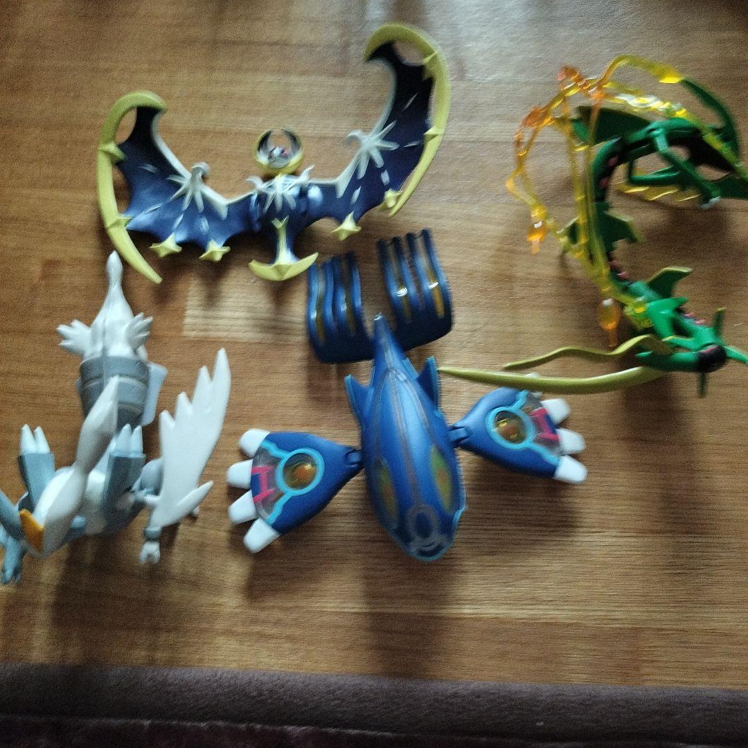 モンコレポケットモンスター まとめ売り　98体とモンスーボール2個