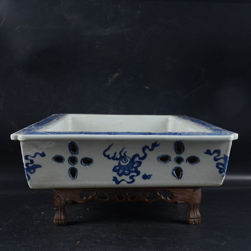 景徳鎮 磁器 青花山水楼台四方透かし彫り象嵌器水仙鉢 長方鉢