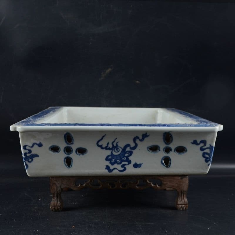 景徳鎮 磁器 青花山水楼台四方透かし彫り象嵌器水仙鉢 長方鉢
