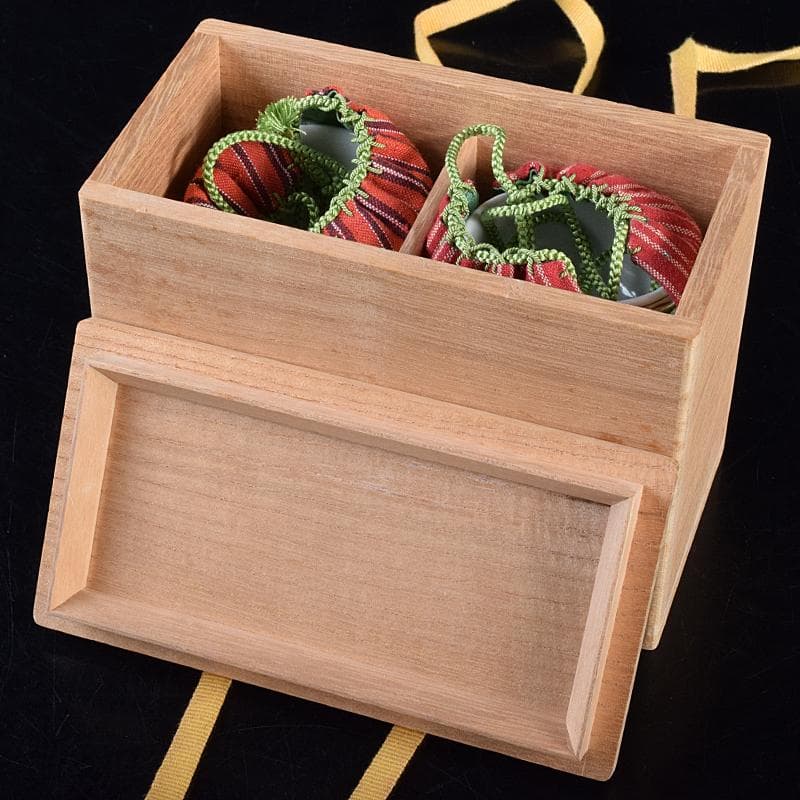 煎茶道具　九谷焼　赤絵　人物文　煎茶碗　六客　仕覆・時代箱付　M　R7559