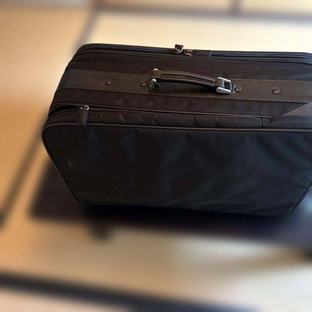 PRADAキャリーバックＶ142黒ナイロン旅行。サクランボさん専用商品。