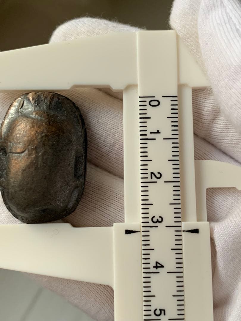 古代エジプト　副葬品　銅製スカラベ　ファイアン　ガンダーラ　ウシャブティ　出土