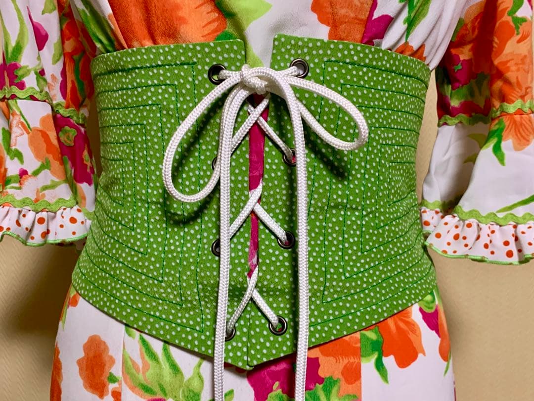 フラメンコ衣装　スペイン製フラワープリントワンピース、ウエストベルト付き