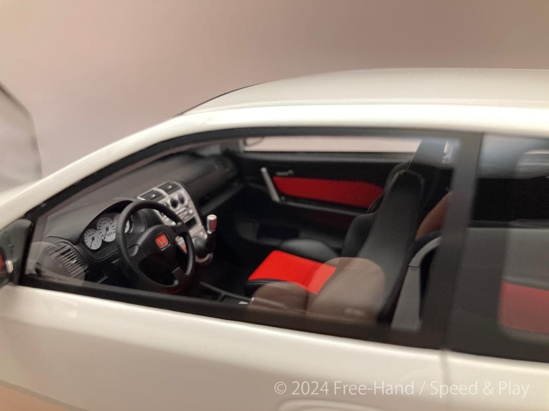 HONDA CIVIC Type R(2004)1:18 レジンカー　限定モデル