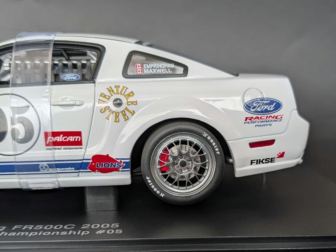オートアート 1/18 フォード マスタング FR500C 2005 #5