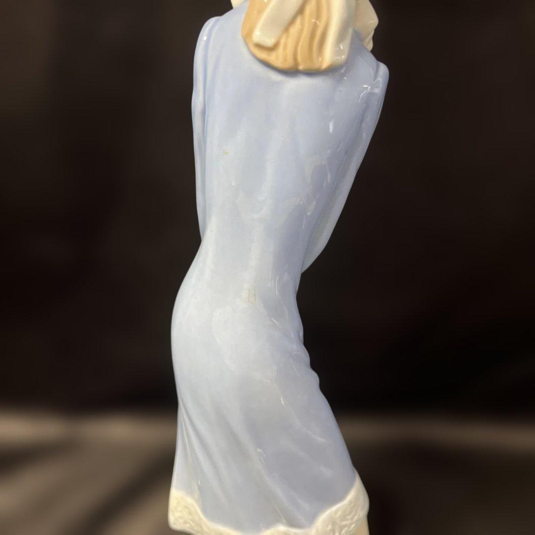 リヤドロ・NAO(ナオ) ポーセリン人形(磁器)美しい傘を持つ女性♡