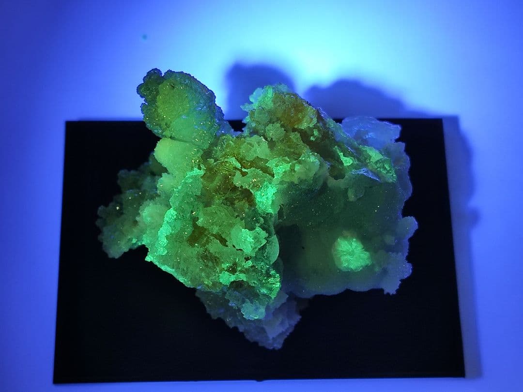 パワーストーン　天然石　原石　蛍光鉱物　ジンカイト　64g　No.158