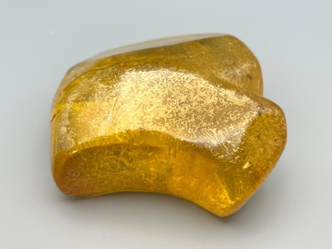 ビックサイズ　虫入り琥珀　大量な気泡を内包　バルティックアンバー　バルト海沿岸