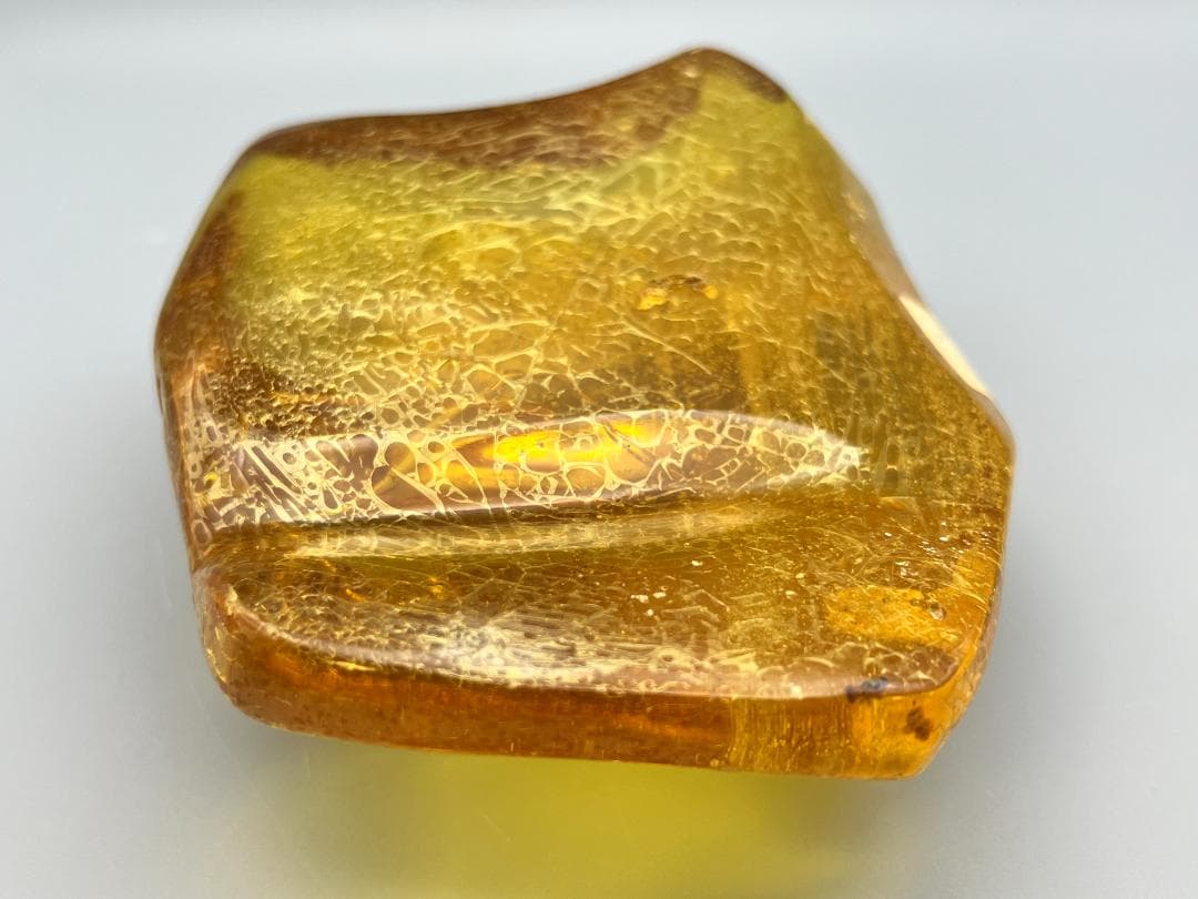 ビックサイズ　虫入り琥珀　大量な気泡を内包　バルティックアンバー　バルト海沿岸