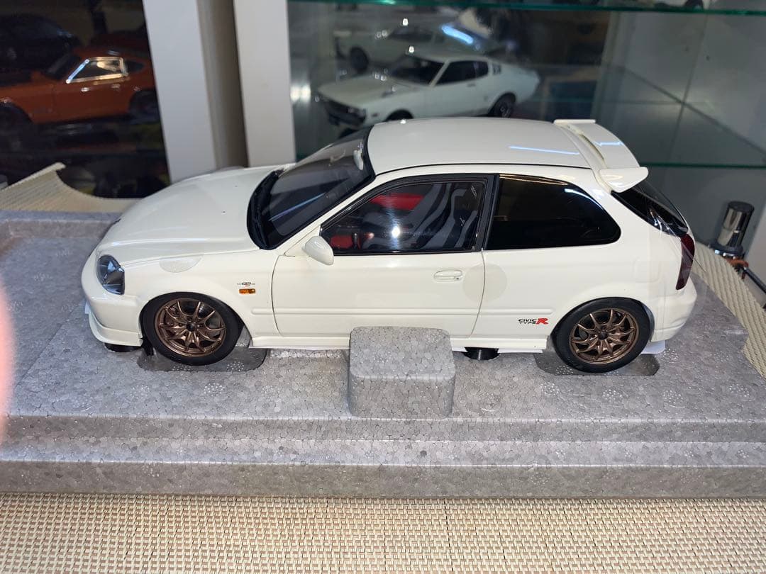 MOTOR HELIX 1/18 ホンダシビックtypeR(ホワイト)