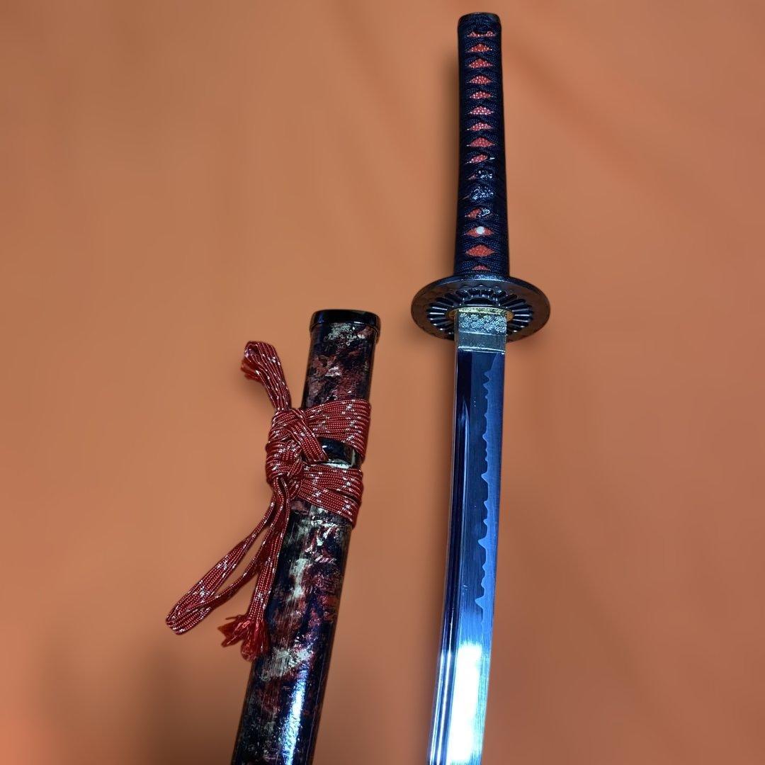 高級模造刀 前田慶次郎拵え 黒柄赤鮫皮 大輪透し鍔 赤黒斑ら呂鞘