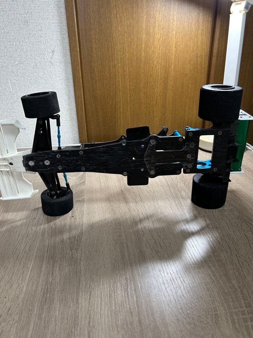 タミヤ　F103 シャーシ　サーボは作動確認済み。バッテリー縦積み仕様。