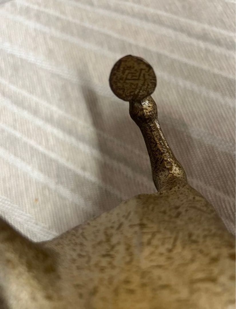 金色の馬の置物