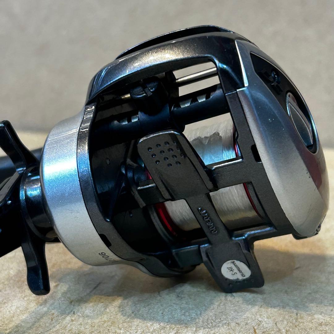 シマノ スコーピオンDC7 右ハンドル ベイトリール