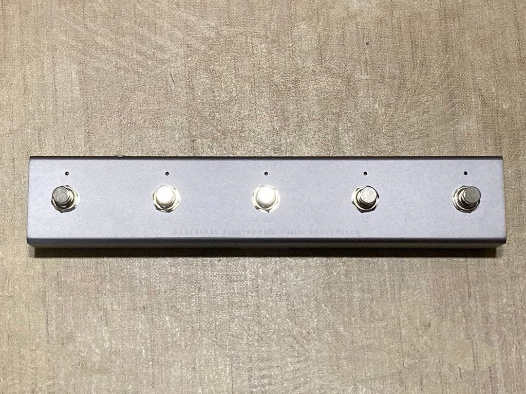 Darkglass Infinity と MIDIfootswitch のセット