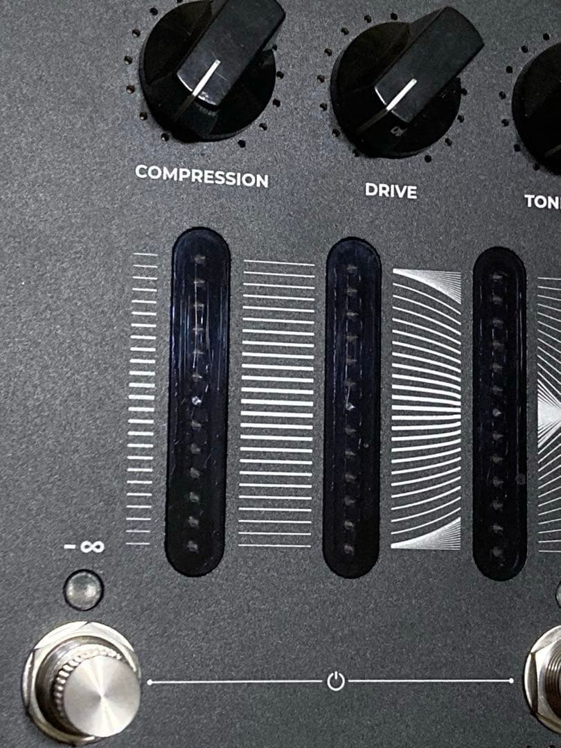 Darkglass Infinity と MIDIfootswitch のセット