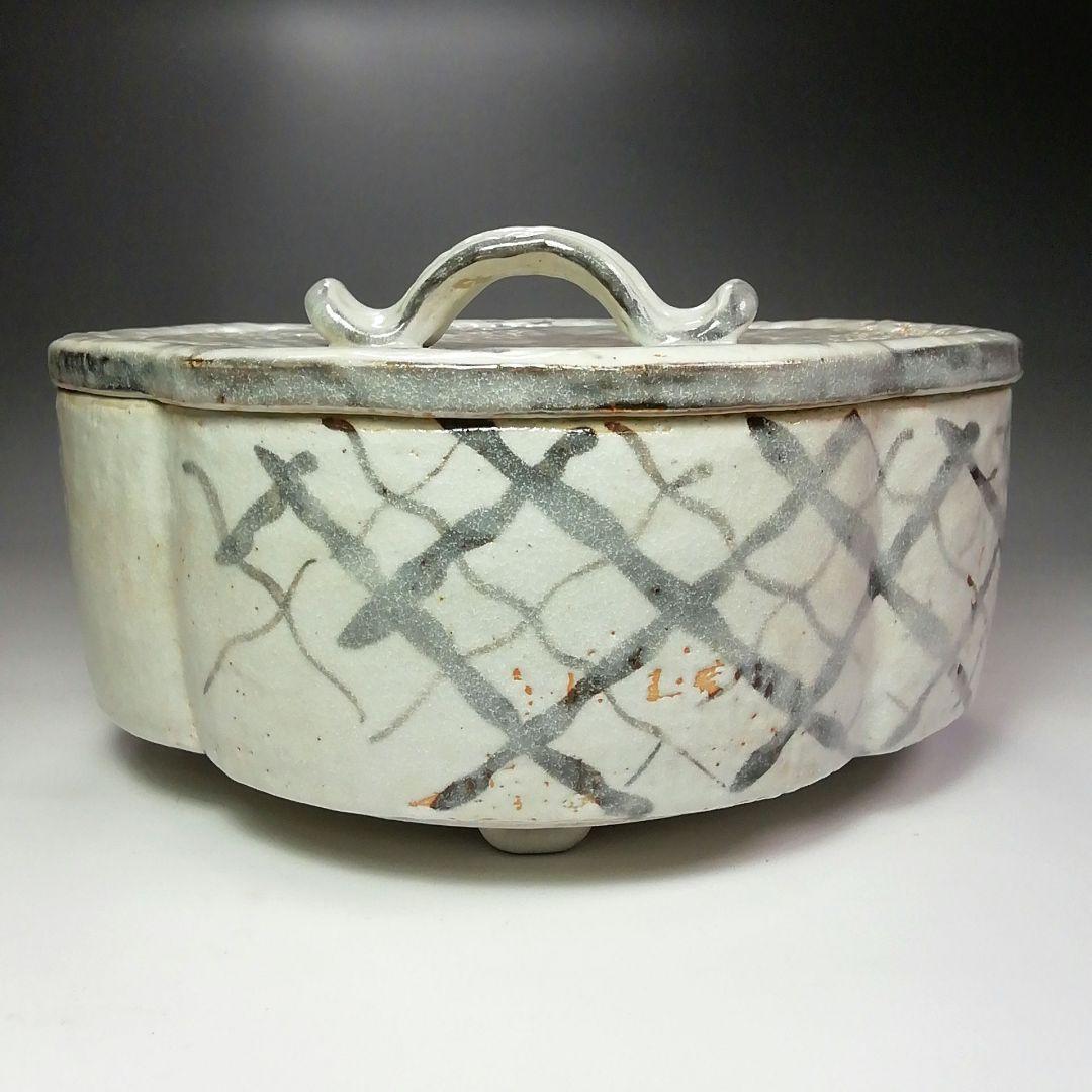 Ｓ４８５　喰籠　『志野　木瓜形　食篭』『山口錠鉄作』『即中斎　極箱』　共箱