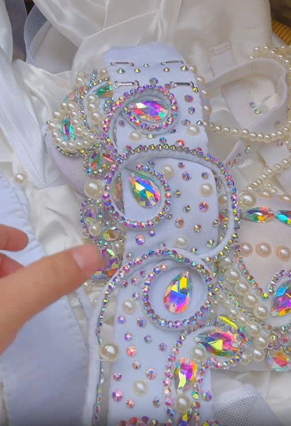 お得 美品一点物 ベリーダンス衣装 ブラスカートセット ホワイトS コスチューム