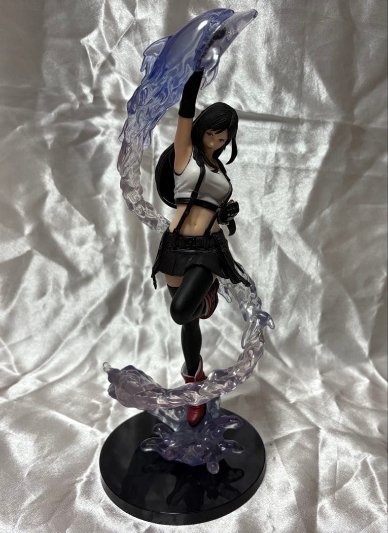 FF7 くじA賞　クラウド・ストライフ フィギュア　エンド賞　ティファ