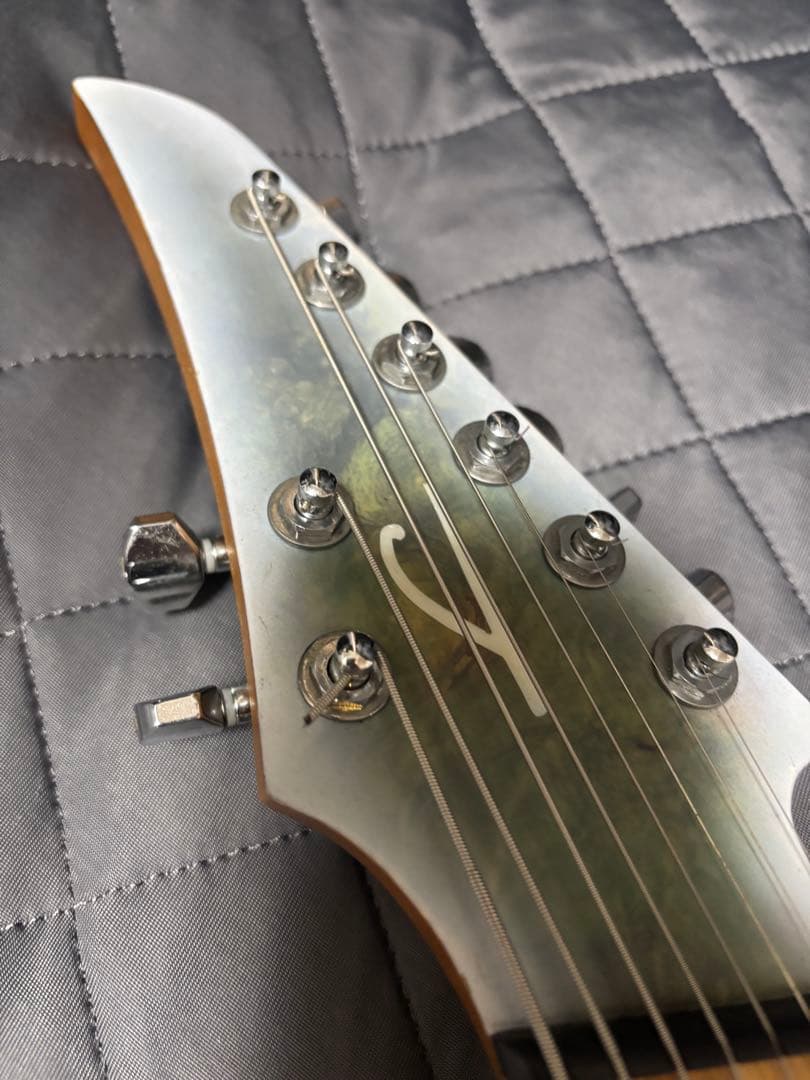 レガター　Legator 8弦　ギター