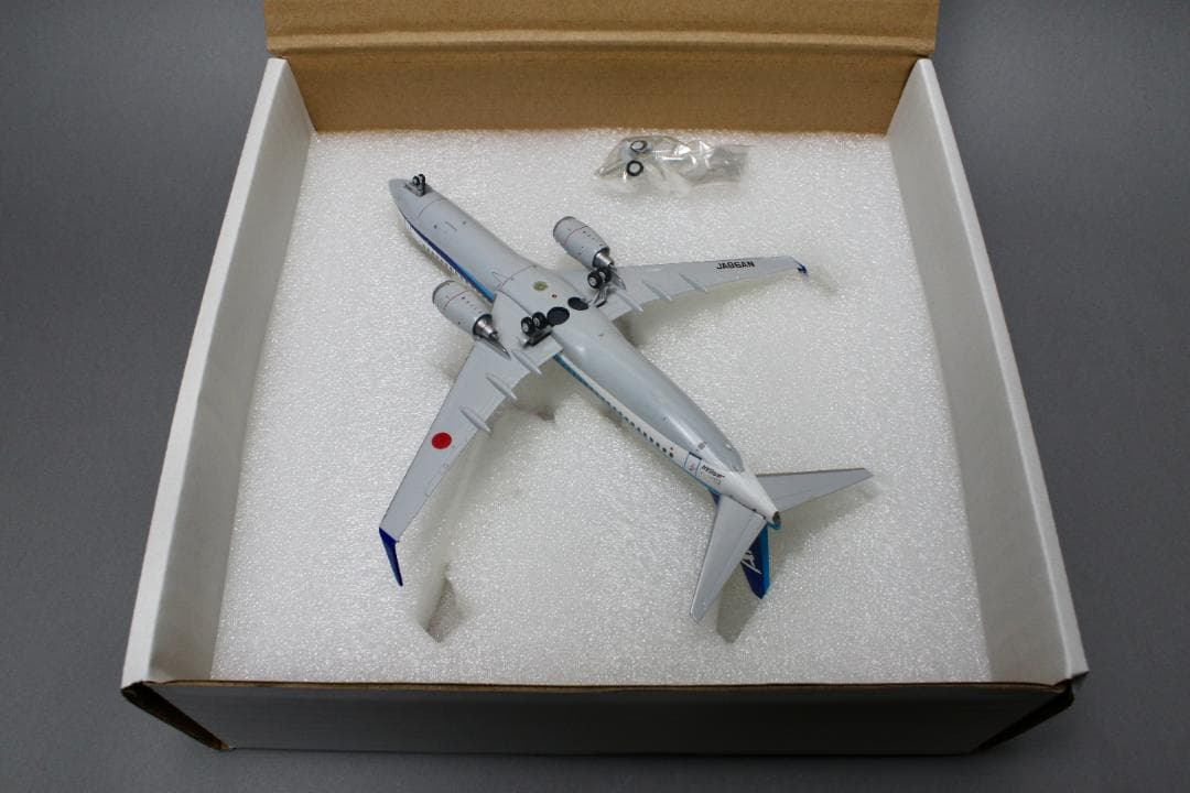 さ*む様 【レア】ANA B737-800 JA86AN 1/200 IOJ塗装