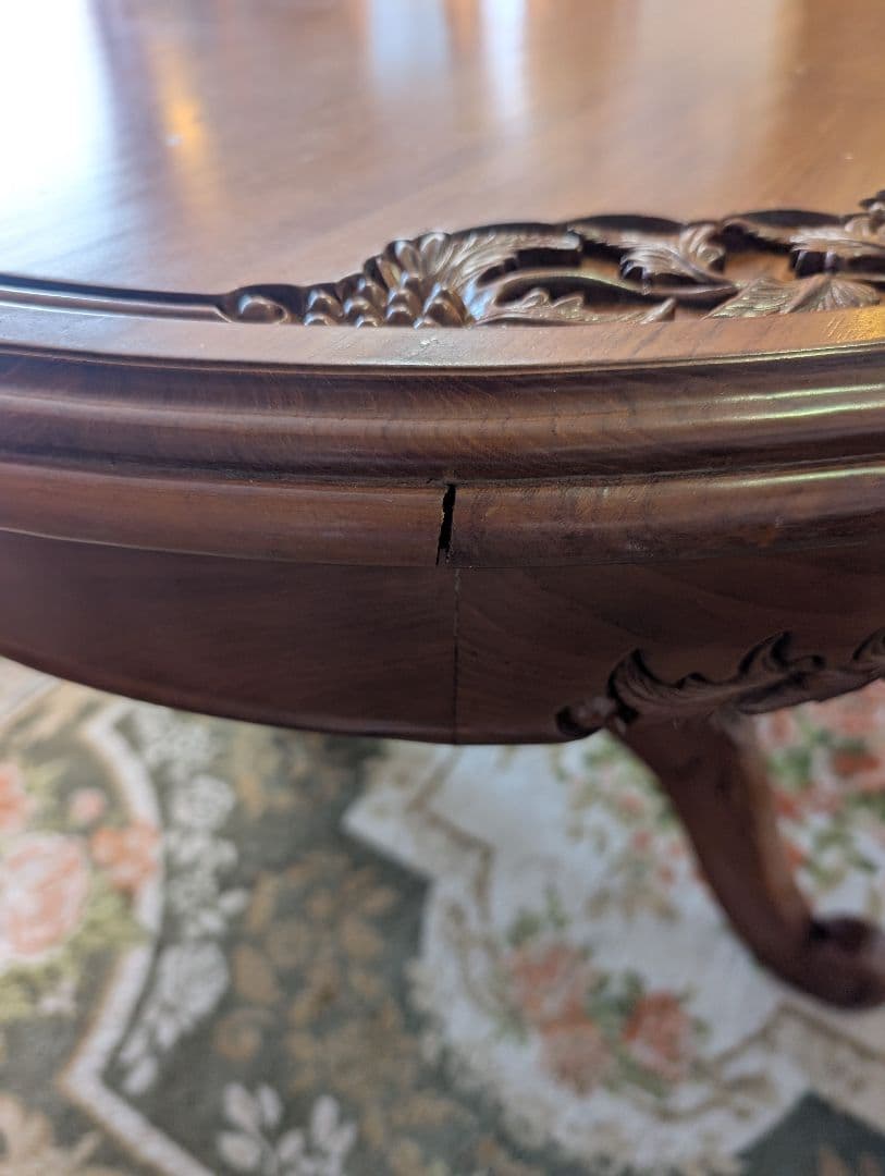 木製楕円形テーブルと6脚の椅子.引き出し棚