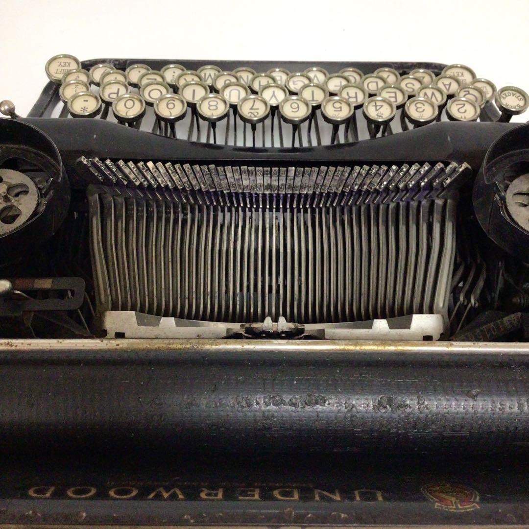 UNDERWOOD ポータブルタイプライター　レトロ　ビンテージ　アメリカ製