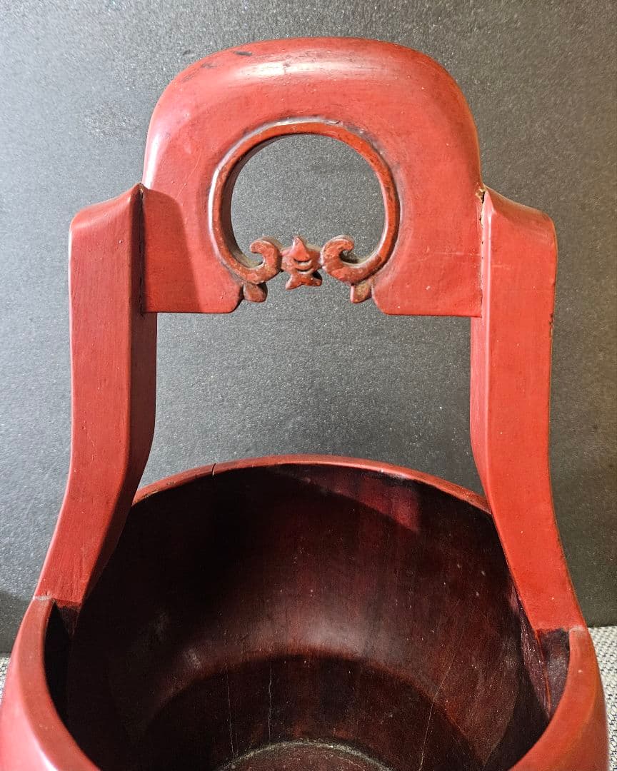 李朝漆器　朝鮮古民具　韓国古玩　朱漆塗り　手付き　透かし造　蝙蝠図　片口　手桶