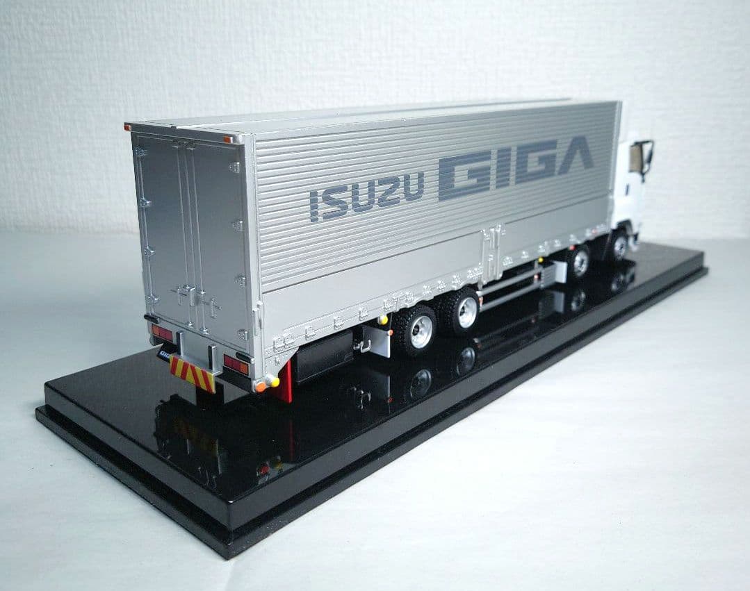 いすゞギガ 1/43スケール　ミニカー　訳あり加工品