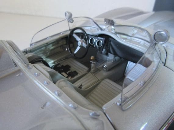 特価 AUTOart (1/18) コルベット Stingray Racer①