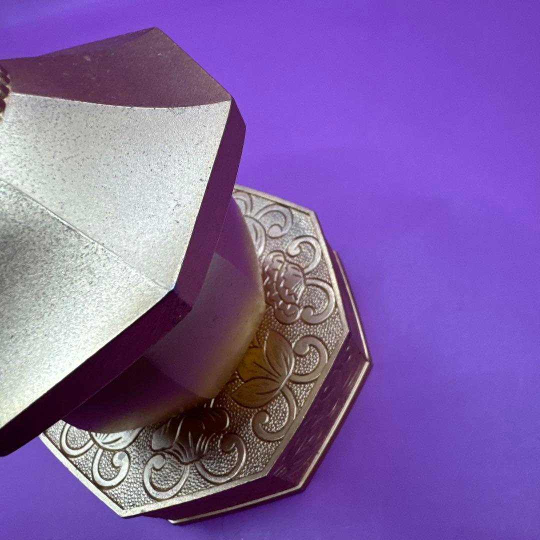 実家整理品　八角五輪塔　？　重さ　約1335g