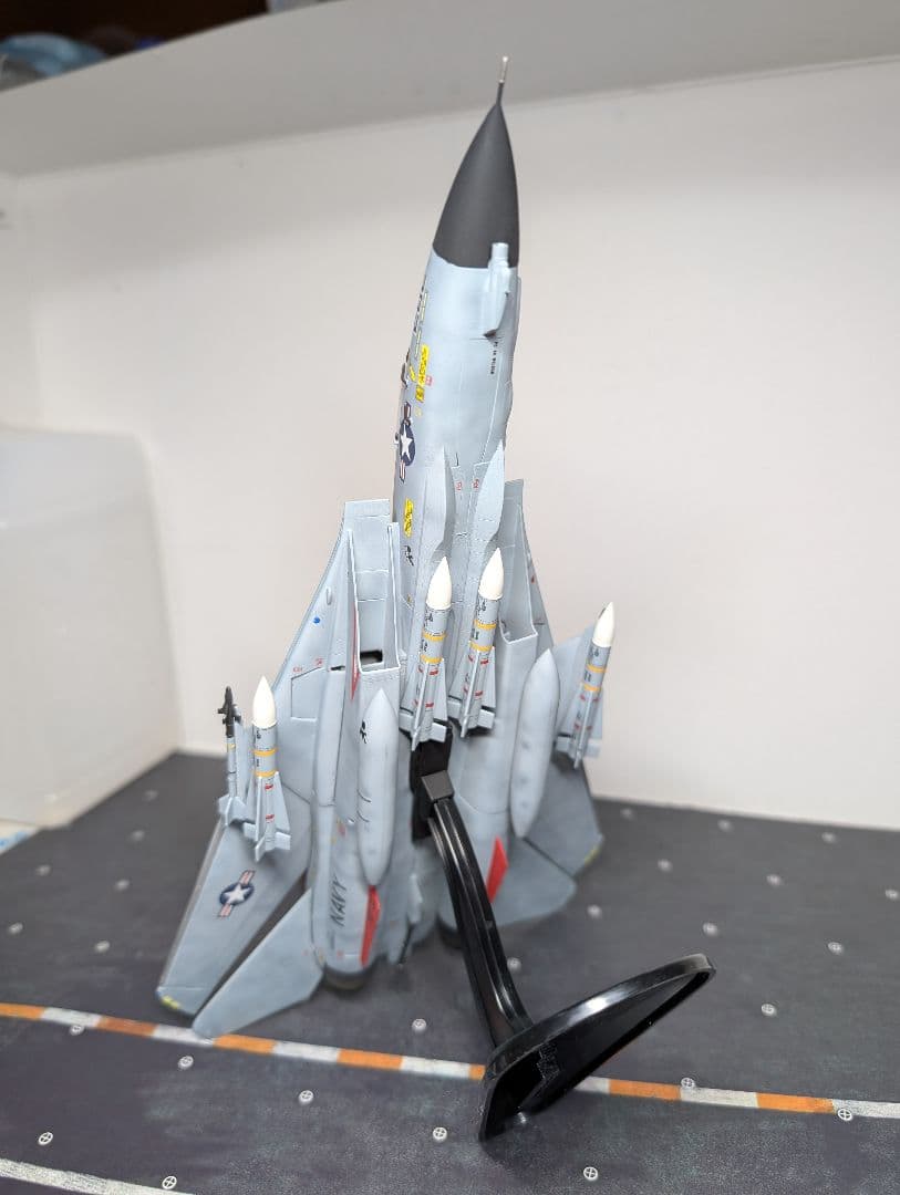 ハセガワＦ−１４Ａ 完成品VF-31トムキャッターズ飛行状態1/72完成品