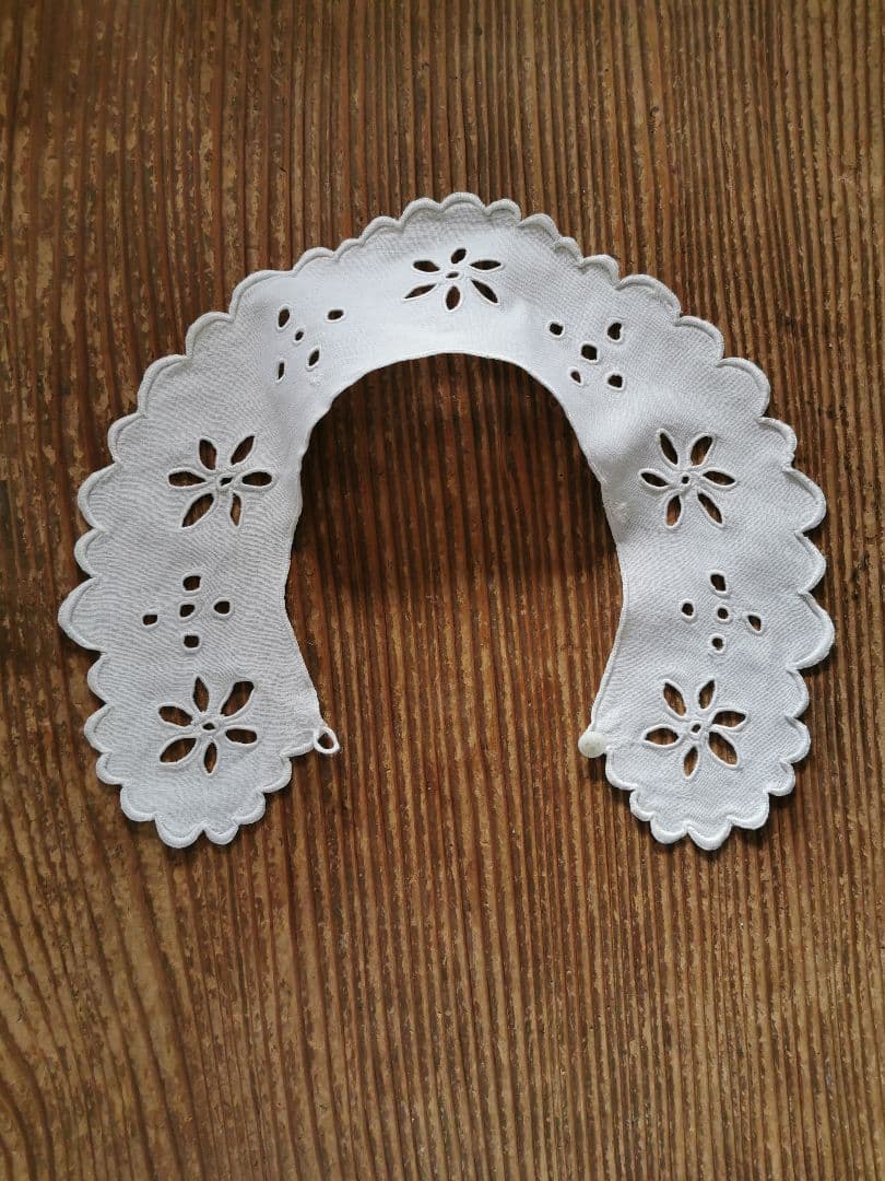 アンティークフランス オープンカットワーク アイレット刺繍 スカラップリム付け襟