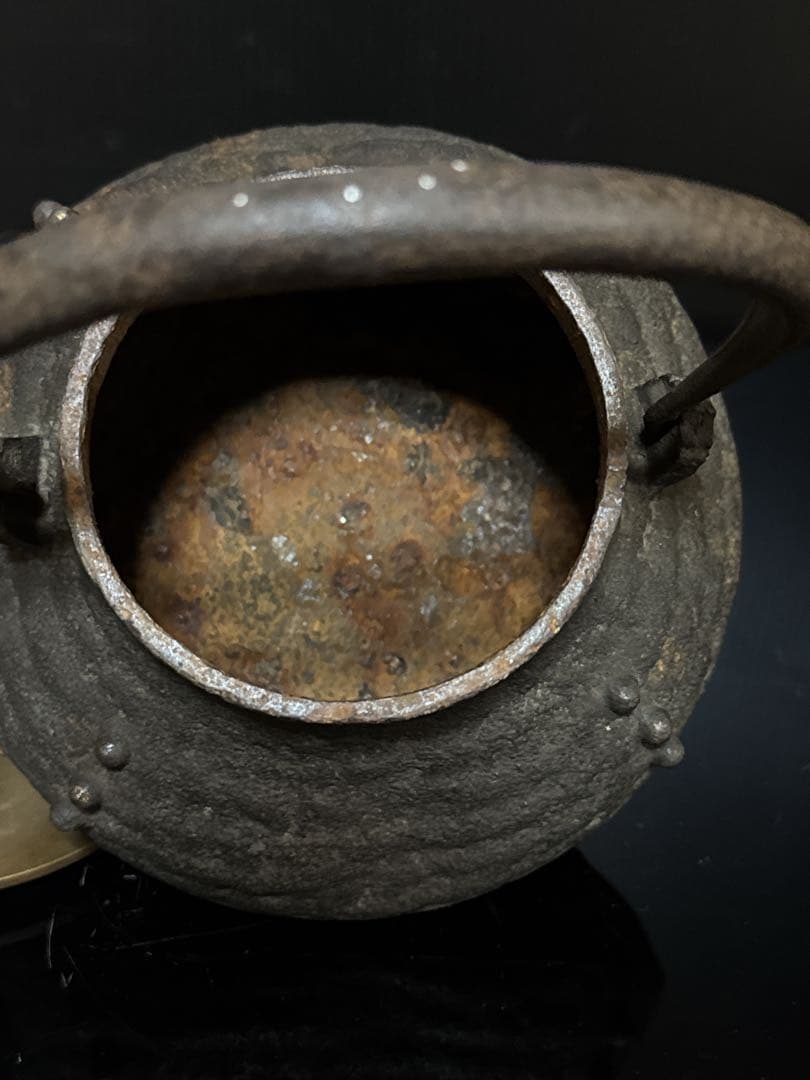 古代型 胴款 提手銀粒象嵌 宣徳蓋付 鉄瓶 茶道具