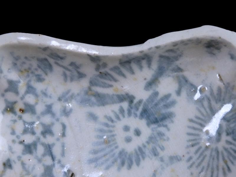 古伊万里　型刷印判　松葉に幾何学文様の図　変形皿　D228AS-CWj