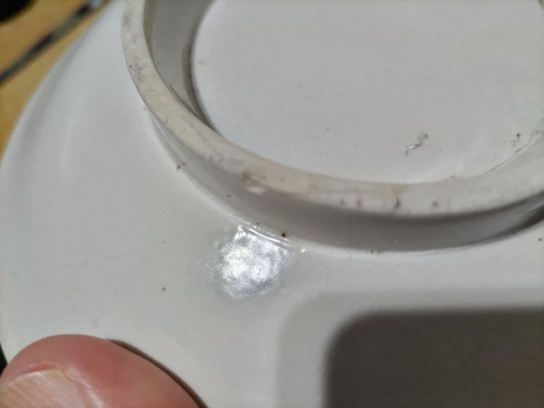 李朝　官窯？　白磁　皿（径16.8～17.1㎝）