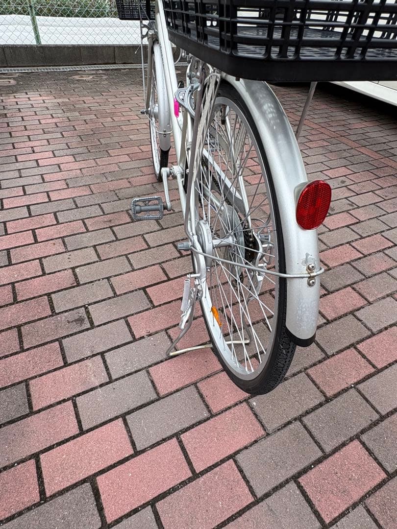 Rik☆さん専用 前籠付きAR変速付きシルバー 軽快車(26㌅)配達共に可能