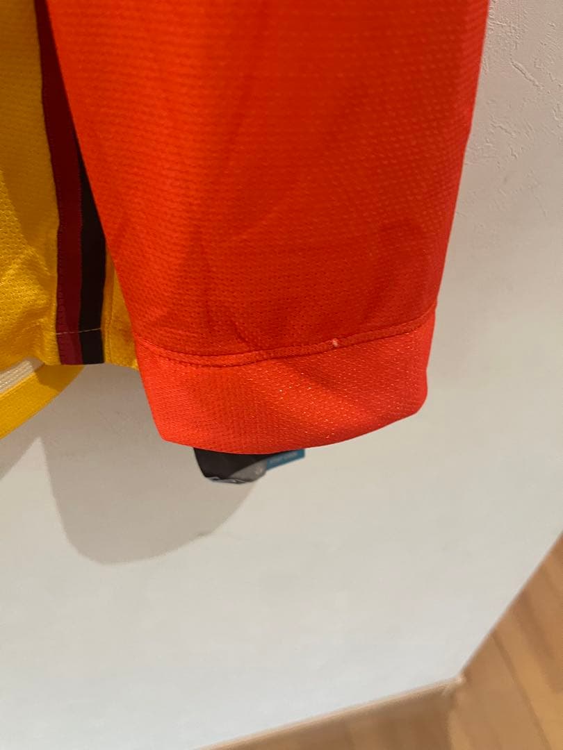 サッカー　NIKE バルセロナ メッシ 　ユニフォーム　未使用、タグ付き　長袖