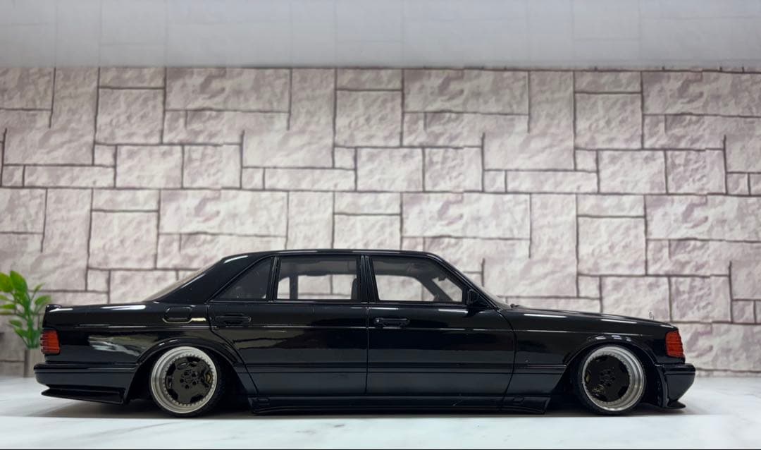 1/18ミニカー ベンツ560SEL AMG 深リムカスタム　ブラック