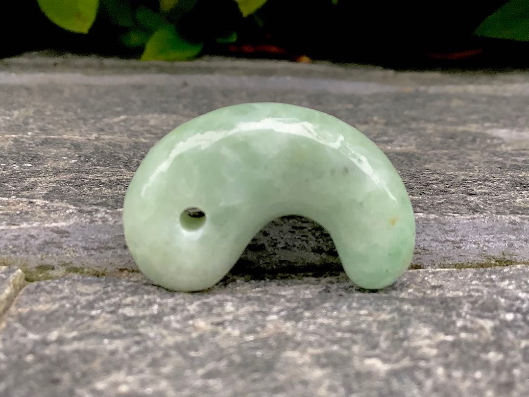 ✳ 自信の安価お値段‼️自信の品質‼️糸魚川翡翠勾玉*緑*人気の平塚古墳型　鑑別書付