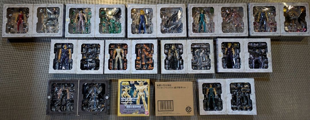 【聖闘士星矢】聖闘士聖衣神話セット　83箱+ディスプレイスタンド