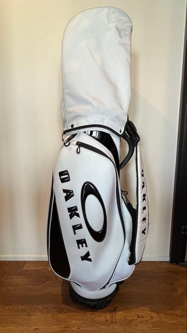 美品　OAKLEY ゴルフバッグ・キャディバッグ ホワイト