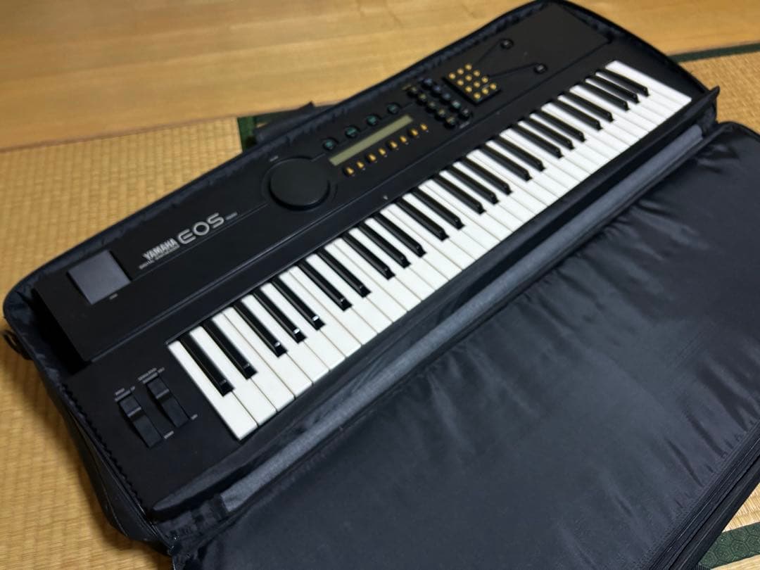 兵庫県神戸市よりYAMAHA EOS YS200 シンセサイザー送料込みです。