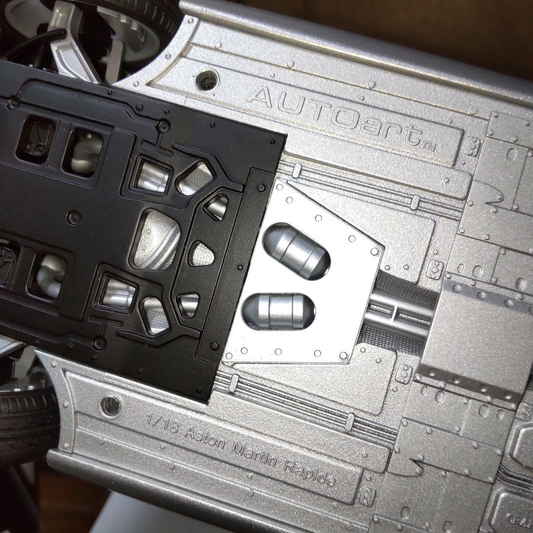 アストンマーティン ラピード シルバー 1/18 オートアート